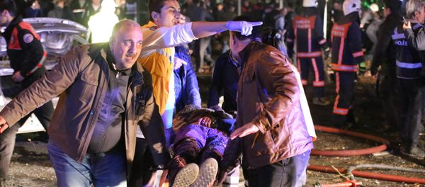 Rescuers carry a victim on a stretcher at the scene of a blast in Ankara on March 13, 2016. Rescuers carry a victim on a stretcher at the scene of a blast in Ankara on March 13, 2016. - Sputnik International