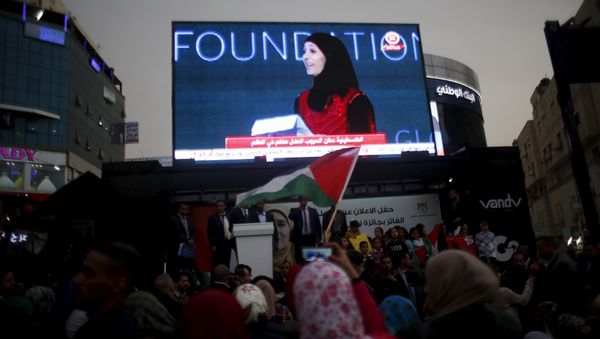 Palestinians watch on a screen in the West Bank city of Ramallah March 13, 2016 as primary school teacher Hanan al-Hroub receives the Million Dollar Teacher award Palestinians watch on a screen in the West Bank city of Ramallah March 13, 2016 as primary school teacher Hanan al-Hroub receives the Million Dollar Teacher award - Sputnik International
