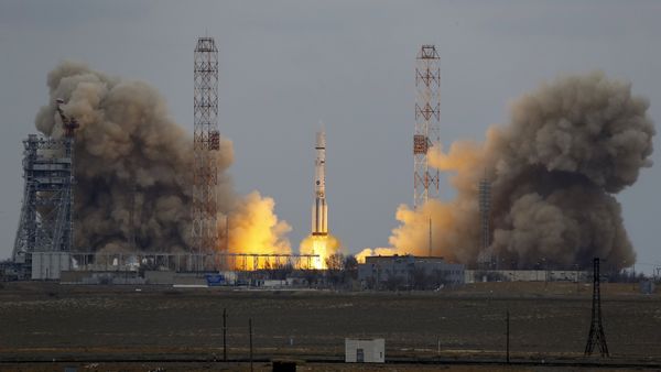 The Proton-M rocket, carrying the ExoMars 2016 spacecraft to Mars, blasts off from the launchpad at the Baikonur cosmodrome, Kazakhstan, March 14, 2016 - Sputnik International