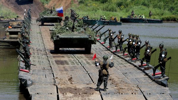 Tank units exercise of 5th Combined Arms Army of Eastern Military District - Sputnik International