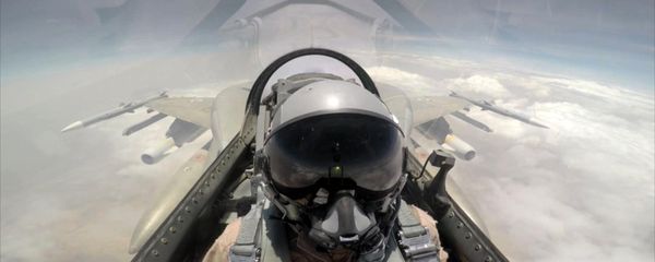 A handout image made available on September 11, 2015 by the United Arab Emirates News Agency (WAM) at taken at an undisclosed location shows a pilot sitting in a cockpit of a fighter jet of the UAE armed forces during raids against Shiite Huthi rebels in Yemen as part of the Saudi-led coalition’s Operation Decisive Storm - Sputnik International