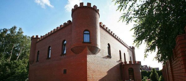 An ad for a castle outside Moscow has been placed on the short-term rental website Airbnb; one key selling point is that it comes with a ghost An ad for a castle outside Moscow has been placed on the short-term rental website Airbnb; one key selling point is that it comes with a ghost - Sputnik International