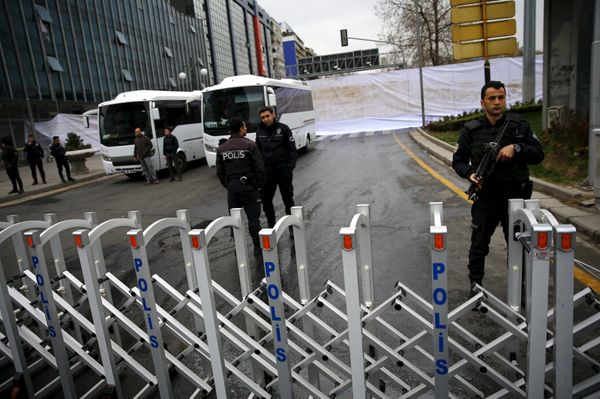 Police secure the site of yesterday's suicide bomb attack in Ankara, Turkey March 14, 2016 - Sputnik International