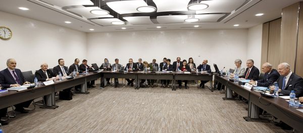 Syrian government's head of delegation, Bashar al-Jaafari (L) and U.N. mediator for Syria Staffan de Mistura (R) attend a new round of negotiations between the Syrian government and U.N., at the European headquarters of the United Nations in Geneva, Switzerland March 14, 2016 - Sputnik International