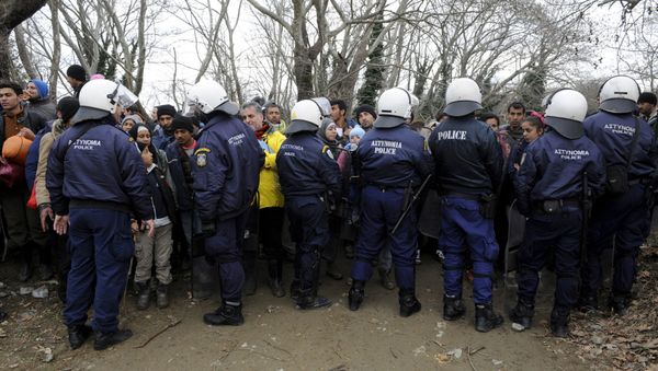 Migrants are stopped by Greek riot police as they look for a way to cross the Greek-Macedonian border, near the village of Idomeni, Greece, March 14, 2016 Migrants are stopped by Greek riot police as they look for a way to cross the Greek-Macedonian border, near the village of Idomeni, Greece, March 14, 2016 - Sputnik International