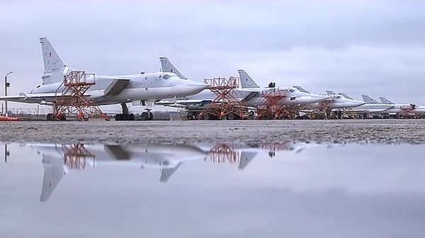 Tupolev Tu-22M3 strategic bombers hit terrorists in Syria Tupolev Tu-22M3 strategic bombers hit terrorists in Syria - Sputnik International