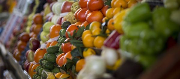 Vegetables are displayed for sale at Dorogomilovsky food market in Moscow, Russia, Friday, Nov. 27, 2015 - Sputnik International
