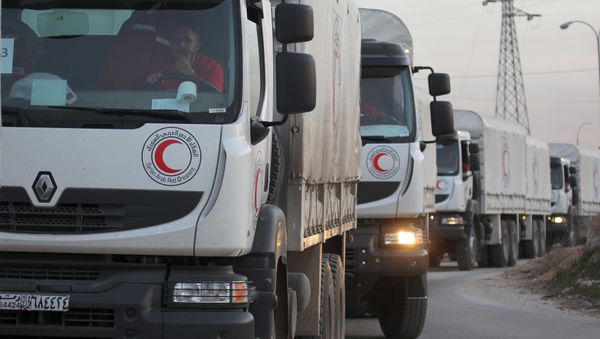A Syrian Arab Red Crescent aid convoy heads towards the villages of al-Foua and Kefraya in Idlib province, Syria February 17, 2016 A Syrian Arab Red Crescent aid convoy heads towards the villages of al-Foua and Kefraya in Idlib province, Syria February 17, 2016 - Sputnik International