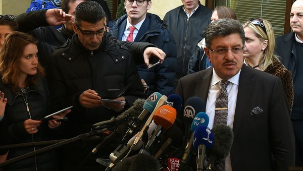 High Negotiations Committee (HNC) spokesman Salem al-Meslet (R) addresses the media during a press conference on the eve of the second round of Syrian peace talks in Geneva on March 13, 2016 - Sputnik International