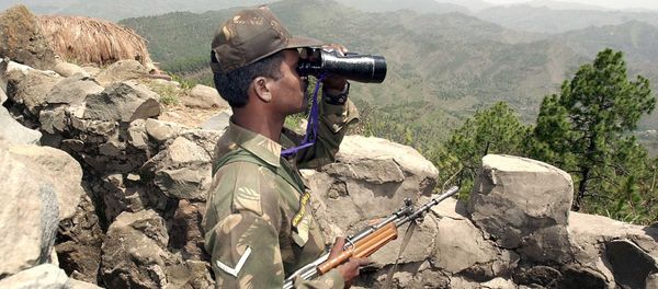An Indian soldier looks through binoculars at a forward post somewhere in Mendhar sector 200 meters from the Line of Control separating Indian and Pakistan held Kashmir, some 100 Kms southwest of Srinagar (File) - Sputnik International