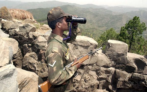 An Indian soldier looks through binoculars at a forward post somewhere in Mendhar sector 200 meters from the Line of Control separating Indian and Pakistan held Kashmir, some 100 Kms southwest of Srinagar (File) An Indian soldier looks through binoculars at a forward post somewhere in Mendhar sector 200 meters from the Line of Control separating Indian and Pakistan held Kashmir, some 100 Kms southwest of Srinagar (File) - Sputnik International