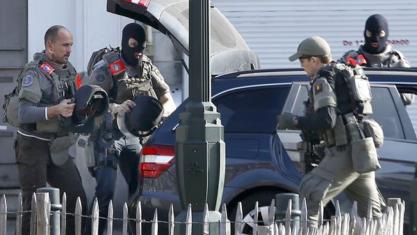 Police at the scene where shots were fired during a police search of a house in the suburb of Forest near Brussels, Belgium, March 15, 2016 Police at the scene where shots were fired during a police search of a house in the suburb of Forest near Brussels, Belgium, March 15, 2016 - Sputnik International