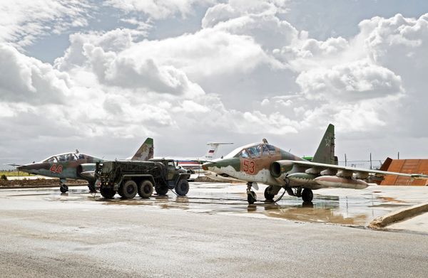 Sukhoi Su-25 ground-attack planes of the Russian Aerospace Forces prepare to depart from the Hmeimim airbase in Syria for their permanent location in Russia - Sputnik International