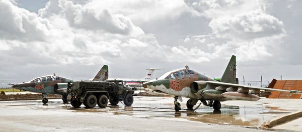 Sukhoi Su-25 ground-attack planes of the Russian Aerospace Forces prepare to depart from the Hmeimim airbase in Syria for their permanent location in Russia - Sputnik International