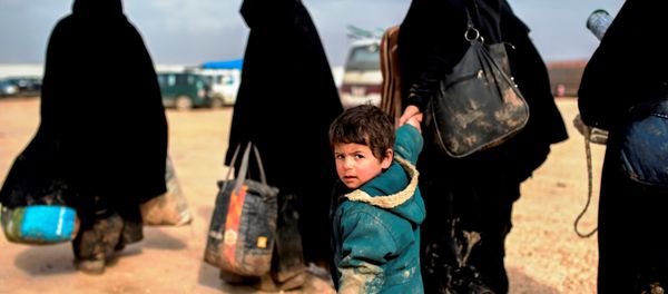 Syrian refugees fleeing Aleppo. - Sputnik International