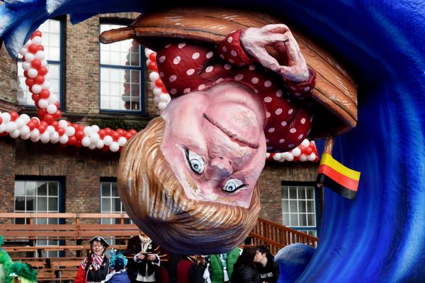 A carnival float depicting German Chancellor Angela Merkel in a small boat on a wave. A carnival float depicting German Chancellor Angela Merkel in a small boat on a wave. - Sputnik International