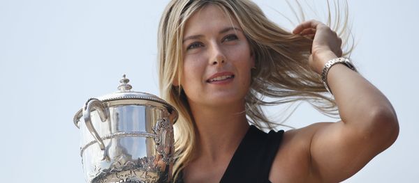 Russia's Maria Sharapova poses with the Suzanne Lenglen trophy in Paris on June 8, 2014 a day after winning the Roland Garros French Tennis Open Russia's Maria Sharapova poses with the Suzanne Lenglen trophy in Paris on June 8, 2014 a day after winning the Roland Garros French Tennis Open - Sputnik International