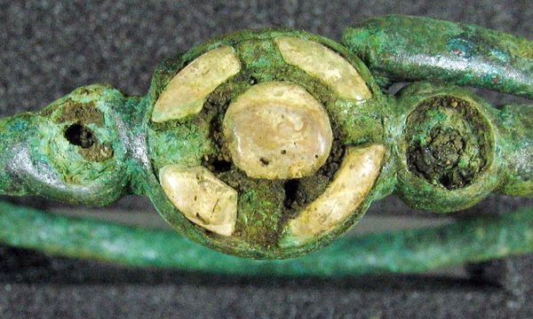 Bronze bracelet with coral decoration discovered at the site in Yorkshire. Bronze bracelet with coral decoration discovered at the site in Yorkshire. - Sputnik International