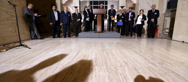 The delegation of the High Negotiations Committee (HNC) attends a news conference after a meeting during Syria peace talks at the United Nations in Geneva, Switzerland - Sputnik International