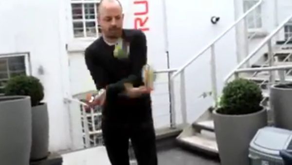 Rubik's Cubes While Juggling - Sputnik International