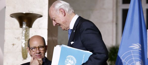 U.N. mediator for Syria Staffan de Mistura leaves after a news conference after a meeting with a delegation of the High Negotiations Committee (HNC) during Syria peace talks at the United Nations in Geneva, Switzerland, March 17, 2016. - Sputnik International