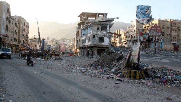 A view of buildings destroyed during recent fighting in Yemen's southwestern city of Taiz March 14, 2016. - Sputnik International