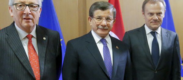 Turkish Prime Minister Ahmet Davutoglu poses with European Commission President Jean-Claude Juncker (L) and European Council President Donald Tusk (R) during a European Union leaders summit on migration in Brussels, Belgium, March 18, 2016. Turkish Prime Minister Ahmet Davutoglu poses with European Commission President Jean-Claude Juncker (L) and European Council President Donald Tusk (R) during a European Union leaders summit on migration in Brussels, Belgium, March 18, 2016. - Sputnik International