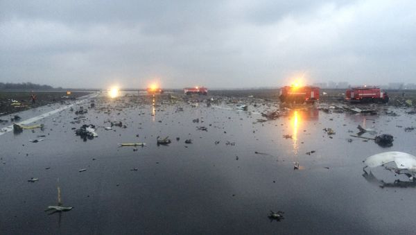 Russian emergency fire trucks are seen among the wreckage of a crashed plane at the Rostov-on-Don airport, about 950 kilometers (600 miles) south of Moscow, Russia Saturday, March 19, 2016. - Sputnik International