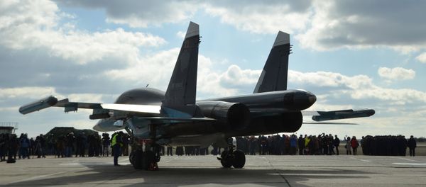 Pilots of Russian Su-34 bomber jets from Syria welcomed at an airbase in Russia's Voronezh region. - Sputnik International