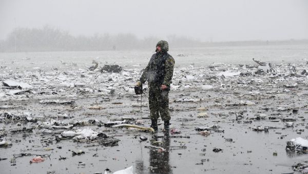 Emergencies Ministry members work at the crash site of a Boeing 737-800 Flight FZ981 operated by Dubai-based budget carrier Flydubai, at the airport of Rostov-On-Don, Russia, March 19, 2016. Emergencies Ministry members work at the crash site of a Boeing 737-800 Flight FZ981 operated by Dubai-based budget carrier Flydubai, at the airport of Rostov-On-Don, Russia, March 19, 2016. - Sputnik International