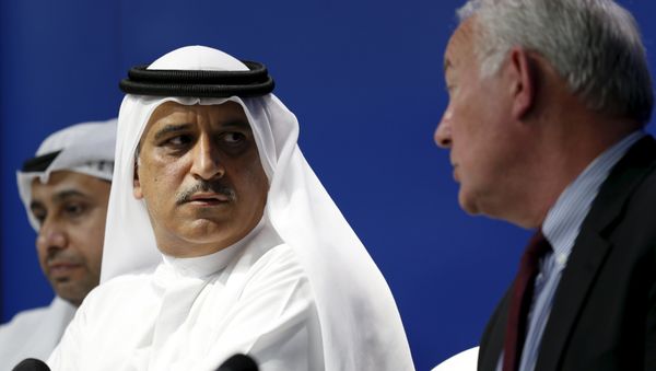 Flydubai Chief Executive Officer Ghaith Al Ghaith (C) looks at Senior Vice President of Flight Operations James Vile during their news conference about crashed Flight FZ981, a Boeing 737-800 operated by Dubai-based budget carrier Flydubai, which went down at Rostov-on-Don airport in southern Russia, in Dubai March 19, 2016. - Sputnik International
