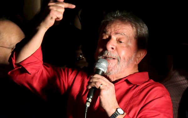 Brazilian President Luiz Inacio Lula da Silva gestures during a demonstration in support of Brazil's President Dilma Rousseff's appointment of him as her chief of staff, at Paulista avenue in Sao Paulo, Brazil - Sputnik International