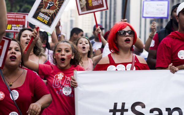 People demonstrate in support of Brazil's President Dilma Rousseff's appointment of Brazil's former President Luiz Inacio Lula da Silva as her chief of staff, at Paulista avenue in Sao Paulo, Brazil - Sputnik International