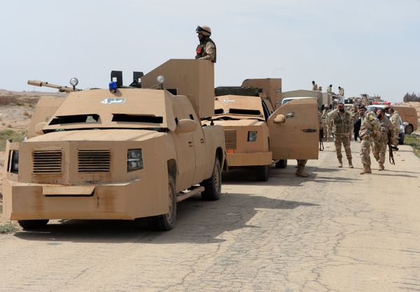 The Desert Falcons self-defense unit re-deploy outside Palmyra, Syria. - Sputnik International