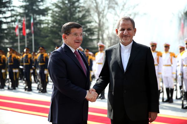 Turkish Prime Minister Ahmet Davutoglu, left, shakes hands with Iranian Vice-President Eshagh Jahangiri during his official welcoming ceremony at the Saadabad Palace in Tehran, Iran, Saturday, March 5, 2016 - Sputnik International
