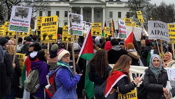 Activists protest US policy concerning US foreign policy regarding the Middle East in front of the White House on March 20, 2016 - Sputnik International