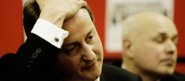 David Cameron (L) and Iain Duncan Smith attend a meeting. David Cameron (L) and Iain Duncan Smith attend a meeting. - Sputnik International