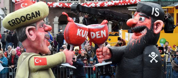A carnival float depicting Turkish President Recep Tayyip Erdogan (L) clinking his glass with a fighter of the Islamic State (IS) stands in front of the city hall in Duesseldorf, western Germany, after the Rose Monday (Rosenmontag) street parade has been cancelled on February 8, 2016 - Sputnik International