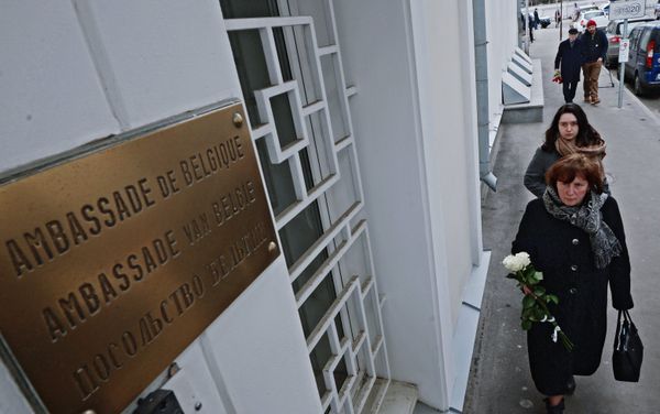 Memory vigil near Belgian Embassy in Moscow after explosions in Brussels - Sputnik International