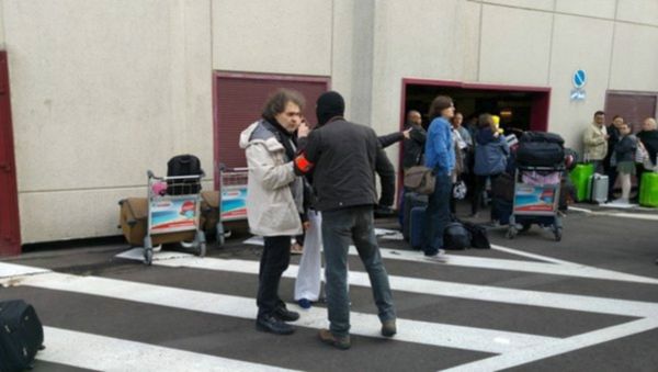 People are seen at the scene of explosions at Zaventem airport near Brussels, Belgium, March 22, 2016 - Sputnik International