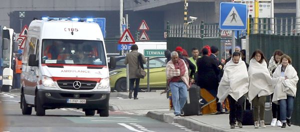 People wrapped in blankets leave the scene of explosions at Zaventem airport near Brussels, Belgium, March 22, 2016 - Sputnik International