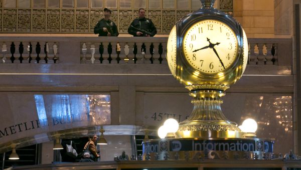 A pair of Metro-North Railroad Police officers patrol in New York's Grand Central Terminal - Sputnik International
