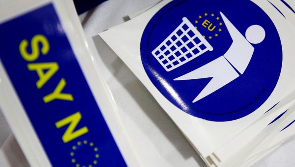 Badges with logos encouraging people to leave the EU are seen for sale on a stall at the UKIP party's spring conference, in Llandudno, Britain February 27, 2016. - Sputnik International