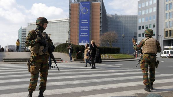 Belgian soldiers patrol outside the European Commission headquarters during high level security alert following the morning explosions in Brussels, Belgium, March 22, 2016 Belgian soldiers patrol outside the European Commission headquarters during high level security alert following the morning explosions in Brussels, Belgium, March 22, 2016 - Sputnik International