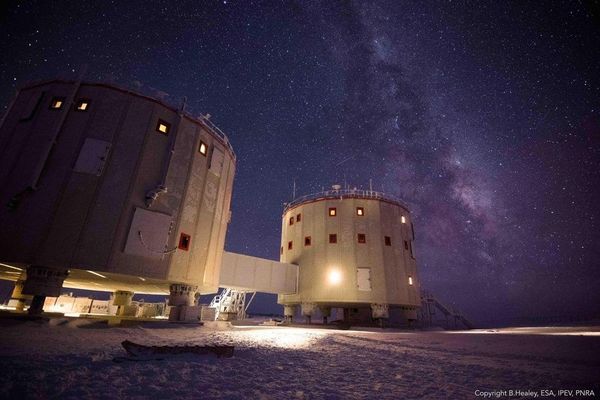 Concordia research station in Antarctica is a place of extremes. In winter no sunlight is seen for four months. Concordia research station in Antarctica is a place of extremes. In winter no sunlight is seen for four months. - Sputnik International