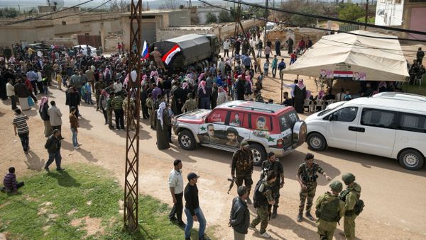 People gather around a Russian military truck to receive a food aid in Maarzaf, about 15 kilometers west of Hama, Syria, Wednesday, March 2, 2016 People gather around a Russian military truck to receive a food aid in Maarzaf, about 15 kilometers west of Hama, Syria, Wednesday, March 2, 2016 - Sputnik International