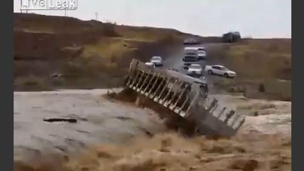 Truck Washed Away by a Mudflow - Sputnik International