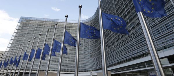 European flags fly at half-mast in front of the European Commission headquarters in tribute to victims from the morning explosions in Brussels, Belgium, March 22, 2016 European flags fly at half-mast in front of the European Commission headquarters in tribute to victims from the morning explosions in Brussels, Belgium, March 22, 2016 - Sputnik International