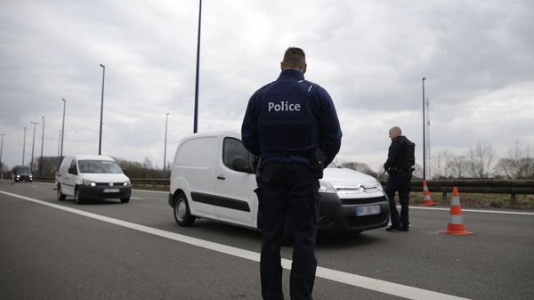 Belgian police officers check vehicles at the French-Belgian border, northern France, on March 22, 2016 Belgian police officers check vehicles at the French-Belgian border, northern France, on March 22, 2016 - Sputnik International