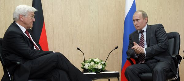 Prime Minister Vladimir Putin talks with Frank-Walter Steinmeier (File) - Sputnik International